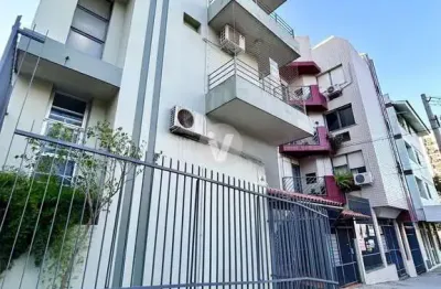 Apartamento três domitórios, suíte e com sacada no centro de santa maria.