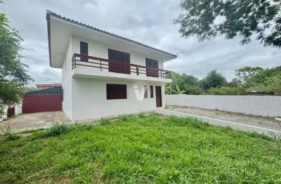 Casa para locação, 3 dormitórios, amplo pátio, localizada no bairro tomazetti!