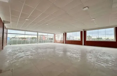 Sala comercial com estacionamento privativo, ótima localização no bairro camobi