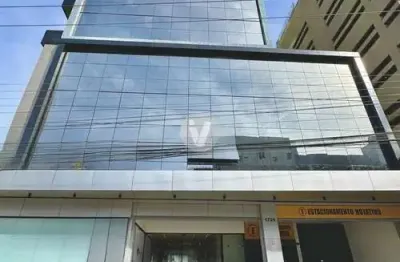 Ampla loja comercial para locação, localizada no centro de santa maria.