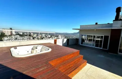 Bela cobertura triplex, central, possuindo 6 suítes, deck com hidro e 4 vagas