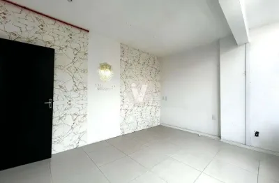 Sala comercial à venda, com ampla metragem, localizada no centro de Santa Maria.