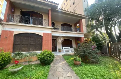 Casa à venda, 6 dormitórios, ótima locação em meio ao centro de santa maria!