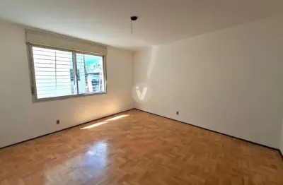 Apartamento amplo para locação, localizado na esquina da Av. Presidente Vargas!