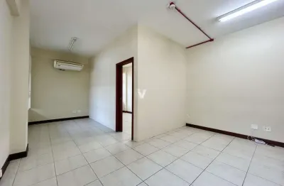 Sala comercial para locação, com box de garagem próximo ao Fórum de Santa Maria.
