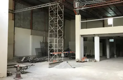 Excelente Galpão / loja comercial rua da Conceição no centro de Niterói