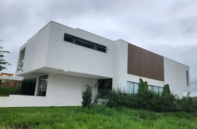 Magnifica casa de 575 metros  com porteira fechada no condominio gran royalle
