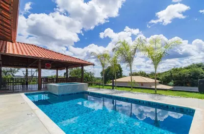 Casa linear em condomínio fechado com portaria 24 hs!!!