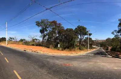 - lote em excelente localização no bairro: está na parte alta e fica no cruzamento comercial na avenida principal do bairro pomar da lagoa.