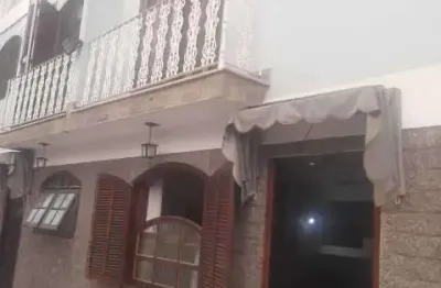 Casa em condomínio fechado com 3 quartos e vaga na praça seca rj