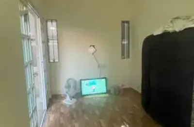 Casa com 1 quarto para alugar na rua pinhara, rocha miranda, rio de janeiro por r$ 900