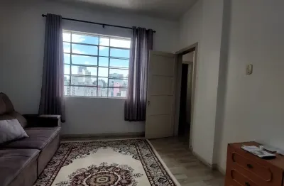 Vendo apartamento de 2 quartos no Centro de Curitiba, próximo à Santa Casa