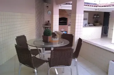 Sobrado Espaçoso 04 dormitórios com quintal e  Edícula á Venda no Macuco - Santos