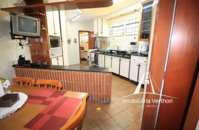Vendo linda casa próxima ao metrô jabaquara  210m², 5 dorms. 4 vagas