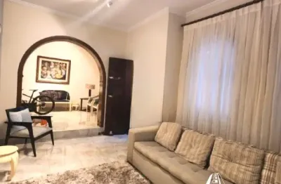 Vendo ampla casa na chácara inglesa, com closet, suíte e depósito