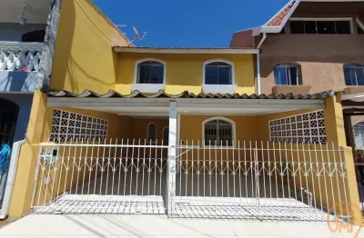 Sobrado com 3 quartos  para alugar, 90.00 m2 por R$2700.00  - Boqueirao - Curitiba/PR