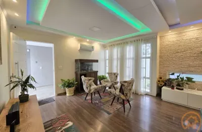 Casa Residencial com 3 quartos  à venda, 360.00 m2 por R$1370000.00  - Boqueirao - Curitiba/PR