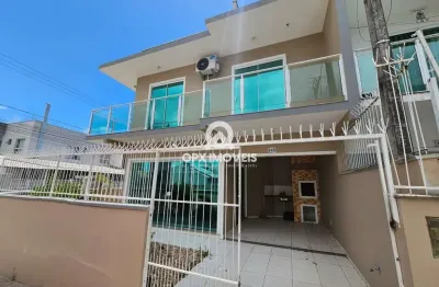 Casa com 3 quartos para alugar na rua pedro bencz, 629, itacolomi, balneário piçarras, 114 m2 por r$ 4.000