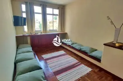 Apartamento mobiliado composto por 3 quartos para aluguel anual no centro de guarapari-es, realize negócios imobiliários.
