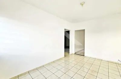 Casa térrea de 207m² de área terreno e 73m² de área construída para locação, próximo a rua adalberto pajuaba - bairro sumarezinho, ribeirão preto/sp.