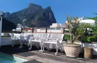 Excelente cobertura linear com 5 quartos sendo 3 suítes no jardim oceânico com 600 m²