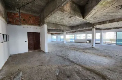 Excelente cobertura no melhor ponto da praia da barra da tijuca com 1.200 m²