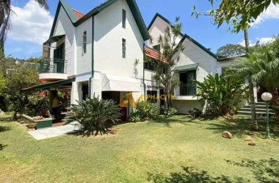 Casa encantadora em frente à praça no condomínio de alto padrão em alphaville