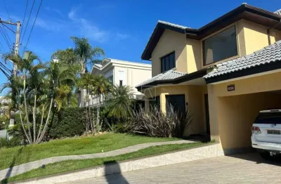 Casa de luxo com infraestrutura completa em condomínio exclusivo