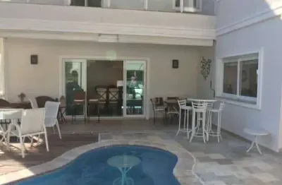 Residência de luxo em condomínio exclusivo - espaço, conforto e tecnologia em 461m²