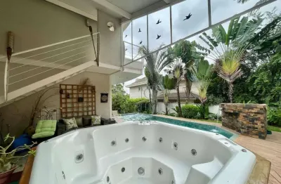 Residência de luxo à venda: espaço, conforto e lazer em harmonia