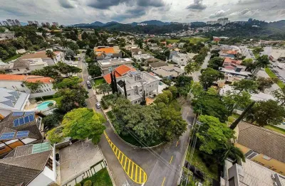 Residência de luxo com conforto excepcional em condomínio exclusivo