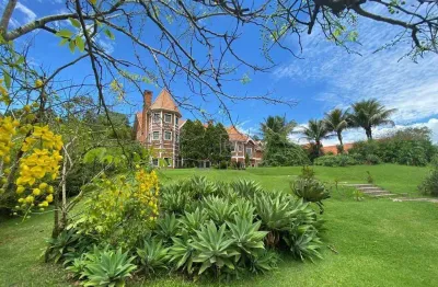 Castelo moderno no coração de tamboré 1 – estilo inglês com jardins exuberantes