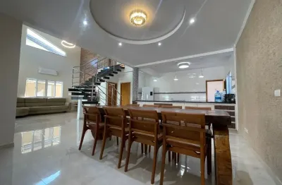 Luxuosa casa isolada de alto padrão com 5 suítes e piscina no balneário flórida