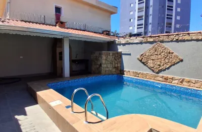 Casa com piscina 2 dormitórios 2 vagas vila caiçara- praia grande