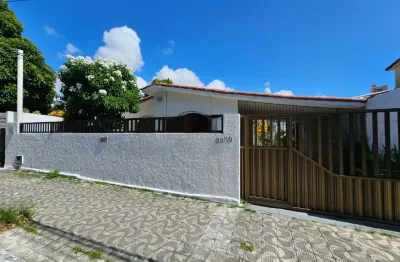 Casa 3/4 sendo 02 suítes + dependência  450m² de terreno - conj ponta negra