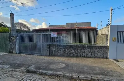 Casa 4/4 sendo 03 suítes na av nascimento de castro - lagoa nova