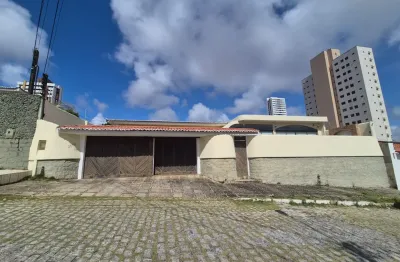 Casa com 4 quartos à venda na Rua Aníbal Correia, 1, Candelária, Natal