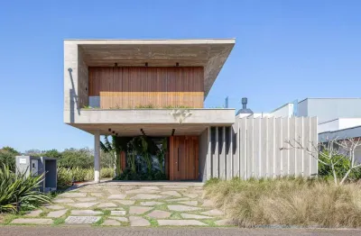Casa com 4 suítes em condomínio fechado - torres - bairro centro