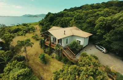 Casa Frente Mar com Terreno Exclusivo de 16.236m² na Praia da Pinheira – Palhoça/SC