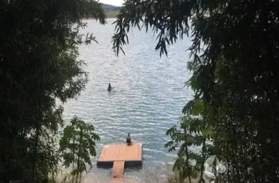 Belíssima chácara à venda em joanópolis, fundos para a represa -a/c 230 m², em terreno de 3.000 m²,