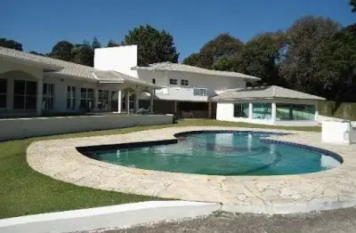 Belíssima casa de alto padrão à venda na malota em jundiaí - au 1.081 m² - te 5000 m², ao pé da serra do japi. projeto arquitetônico, paisagismo, lazer.