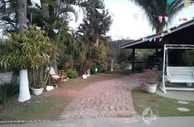 Belíssima chácara à venda no vista alegre em jundiaí - at: 1.200 m², 02 dormitórios, vagas, piscina, muito verde.