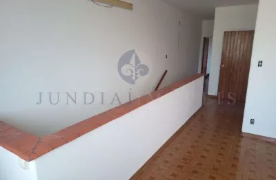 CASA À VENDA NO CENTRO DE JUNDIAÍ- 181 m² com 03 dormitórios (01 suíte,  sala, cozinha, lavanderia, 02 vagas cobertas