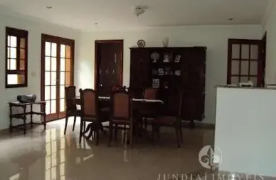CASA À VENDA NO JARDIM DAS SAMAMBAIAS EM JUNDIAÍ - A/C 345 m² - TE 650 m², Excelente casa, toda reformada região nobre da cidade, com 03 suítes, todas com sacadas, 04 vagas, quintal.