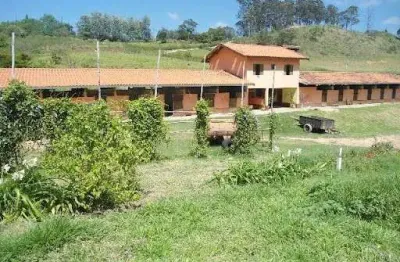 BELÍSSIMO HARAS À VENDA NO JACARÉ EM CABREÚVA - A/C 2.000 m² em terreno de 78 mil m², estrutura completa.