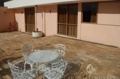 CASA DE ALTO PADRÃO À VENDA NA CHÁCARA URBANA NO CENTRO DE JUNDIAÍ, - A/C 1.058 m²  A/T 1.451 m², 07 dormitórios, 03 suítes.