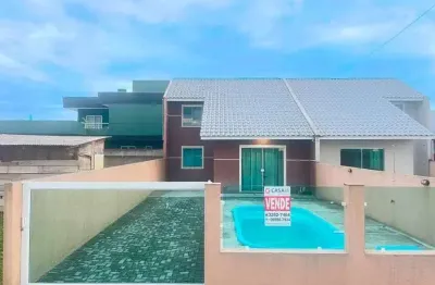 Sobrado à venda com piscina a poucos metros da praia, em pontal do paraná!