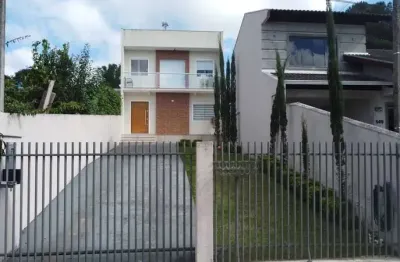 Lindo sobrado com acabamento impecável e ótima localização!