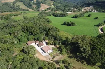 Chácara com 129.000m², água mineral e natureza em bateias!