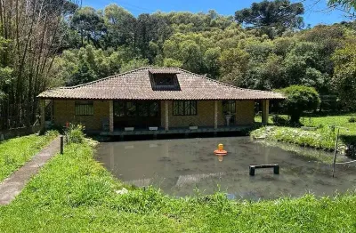 Refúgio perfeito com rio, tanques e natureza exuberante - venha conhecer!